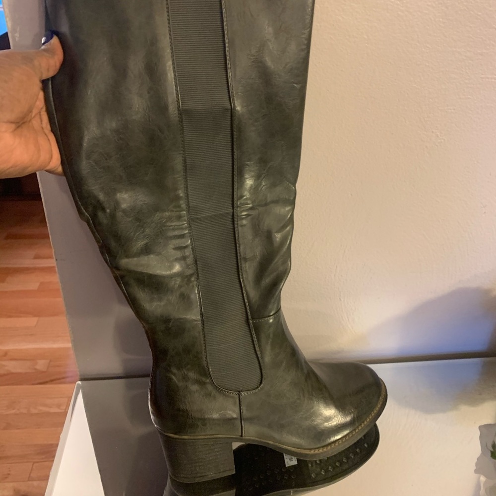 Torrid Gray Knee Boots Sz9